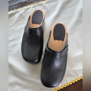 Classic Swedish Hasbeens Husbands Clogs in Black Leather 😊